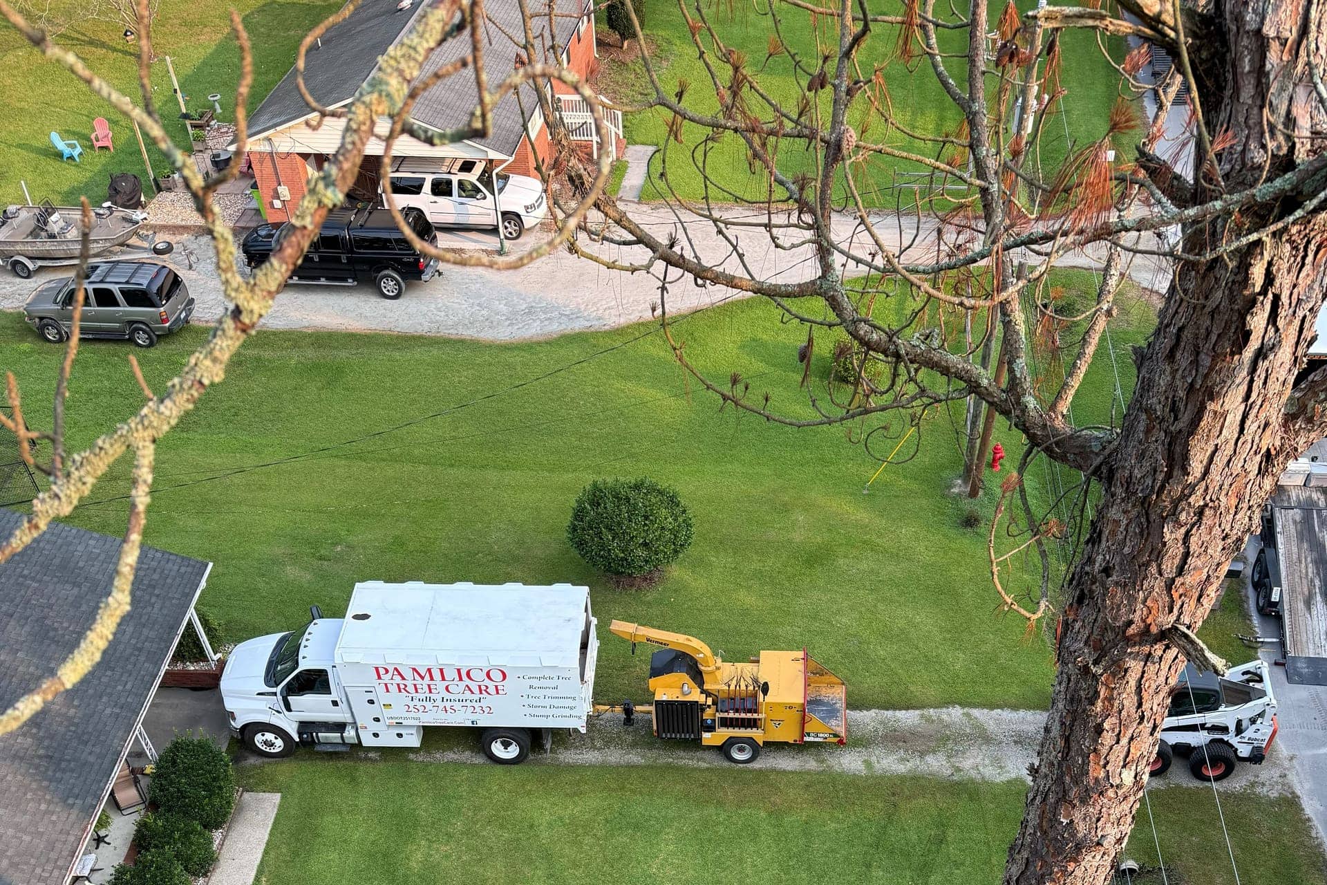 Pamlico Tree Care spider lift on residential property